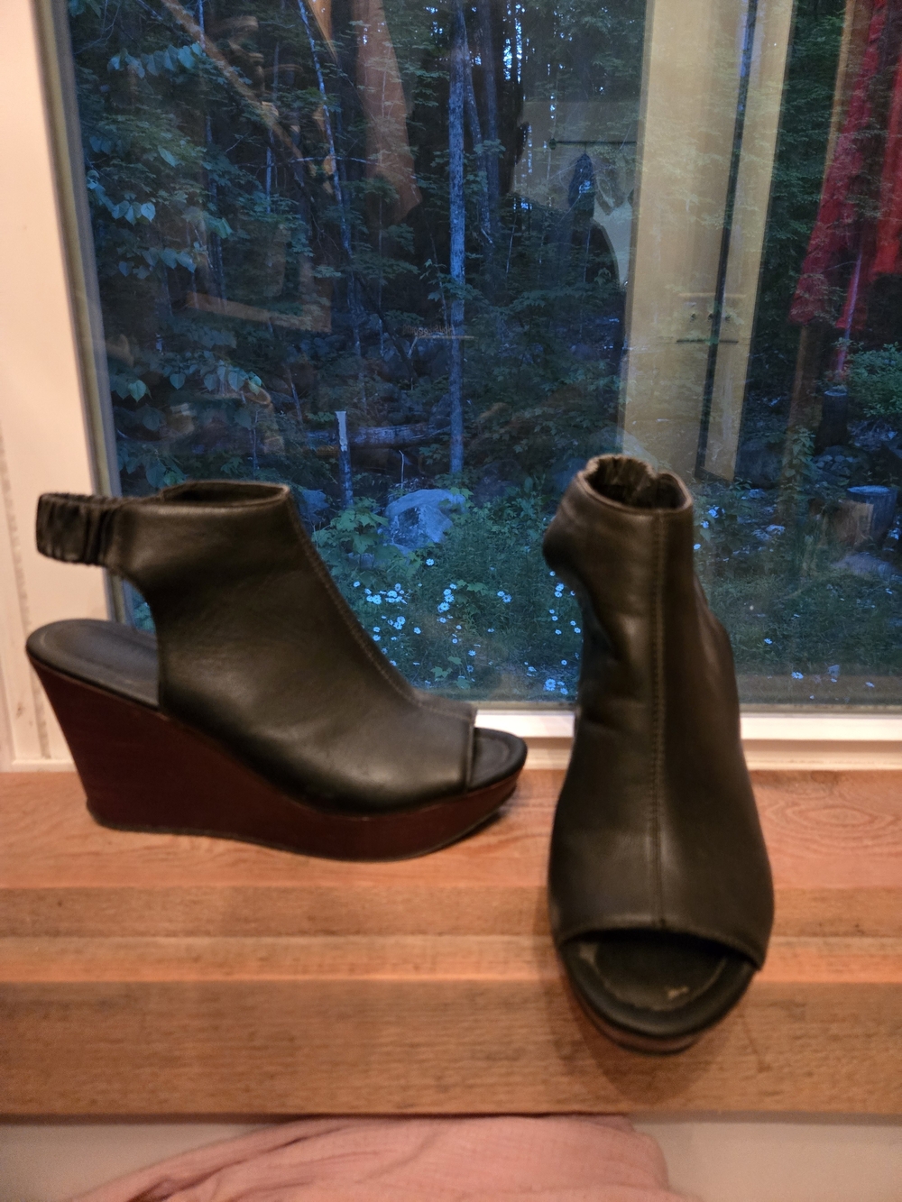 Kenneth Cole Reaction Black Open-Toe Wedge Sandals